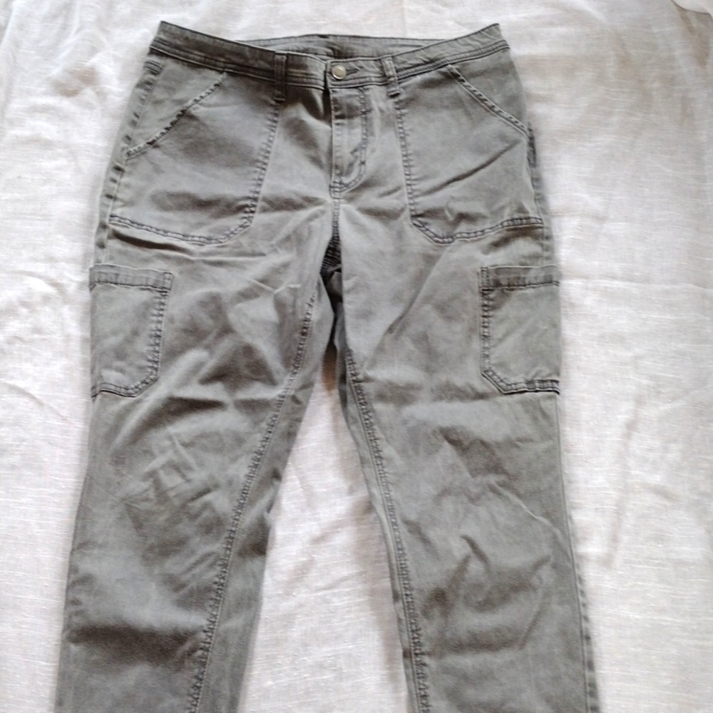 Olive Green High Rise Relaxed Fit Women's Jeans